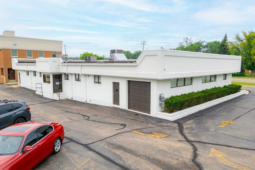 More Photos Of 31333 W Thirteen Mile Rd, Farmington Hills Office For Sale