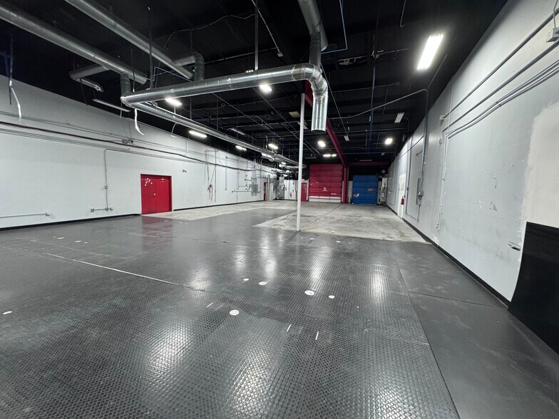 More Photos Of 885 Tallevast Rd, Sarasota Manufacturing For Lease