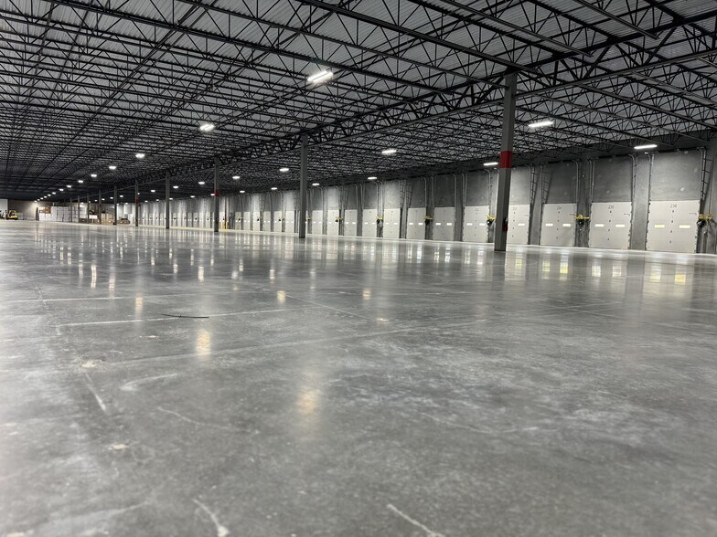 More Photos Of 1 Wild Duck Ln, Portsmouth Warehouse For Lease