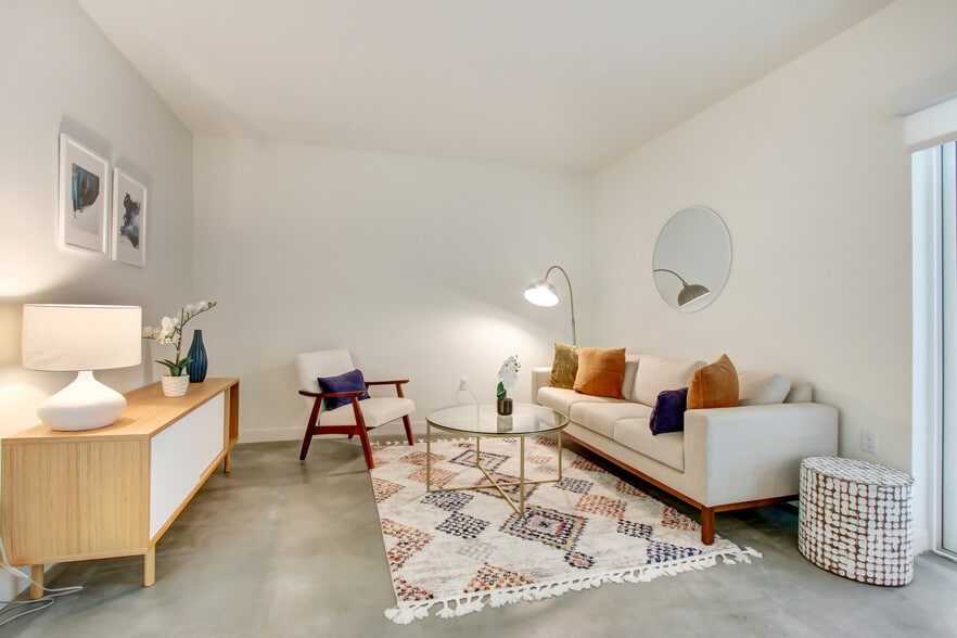 More Photos Of 6625 Reseda Blvd, Reseda Apartments For Lease