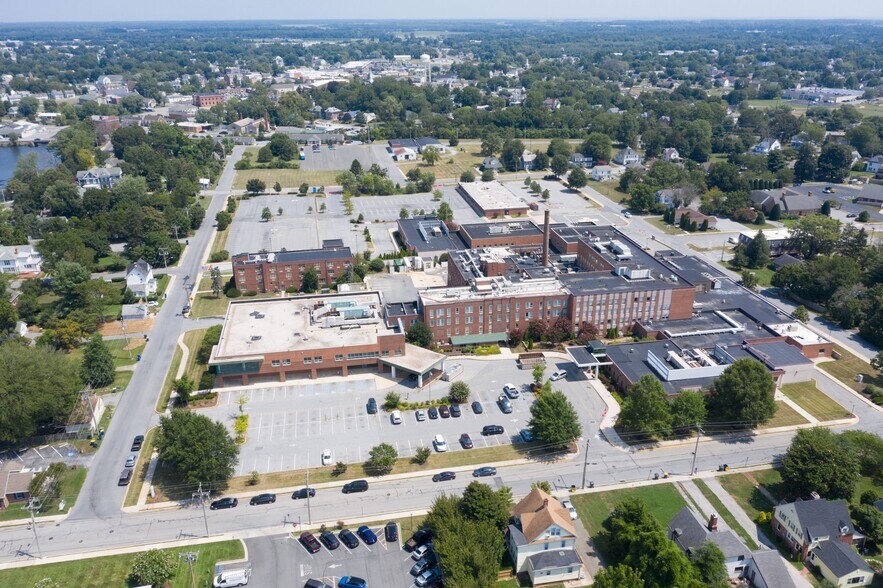 More Photos Of 21 W Clarke Ave, Milford Medical For Lease