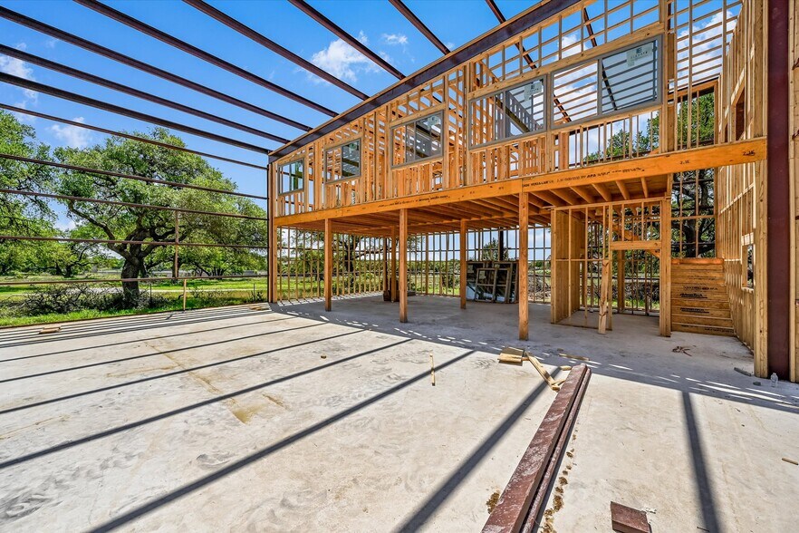 More Photos Of 10020 Darden Hill Rd, Austin Light Distribution For Lease