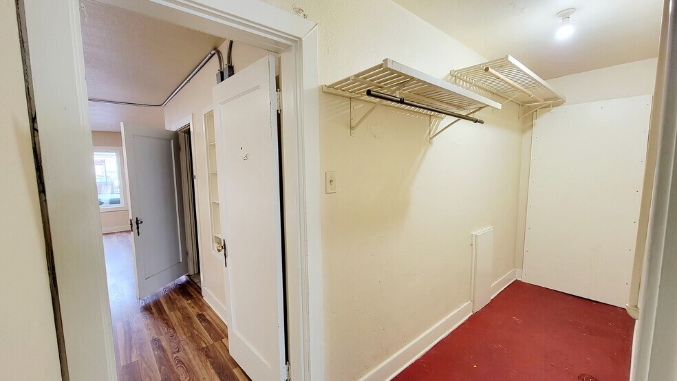 More Photos Of 1109 Edgewater St NW, Salem Storefront For Lease