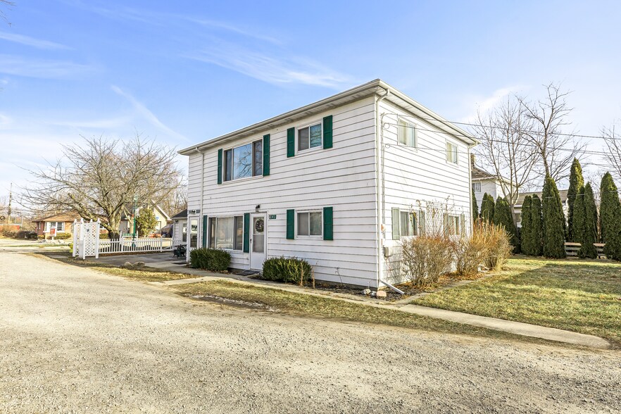 More Photos Of 8137-8145 Macomb St, Grosse Ile Apartments For Sale