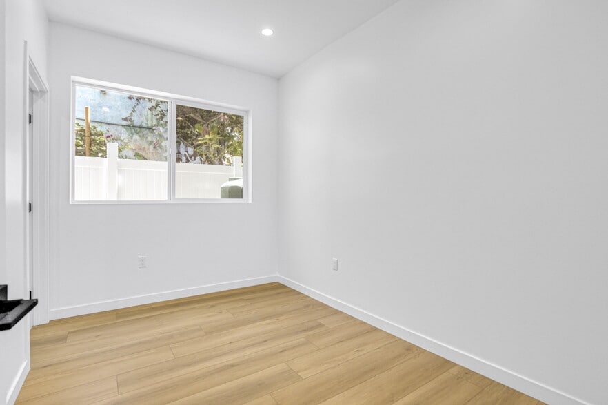 More Photos Of 10826 Hesby St, North Hollywood Apartments For Sale