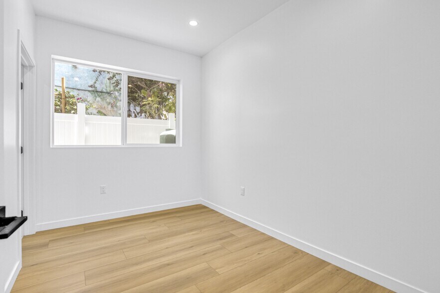 More Photos Of 10828 Hesby St, North Hollywood Apartments For Sale