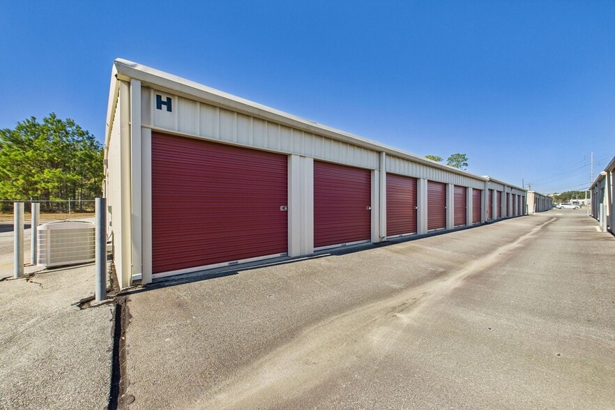 More Photos Of 4545 N Valdosta Rd, Valdosta Self Storage For Sale