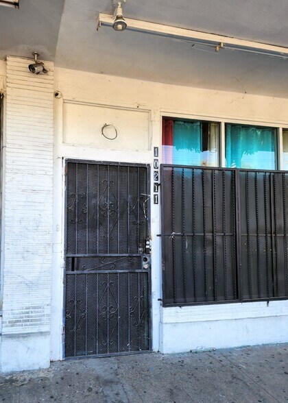 More Photos Of 10209 S Central Ave, Los Angeles Convenience Store For Sale