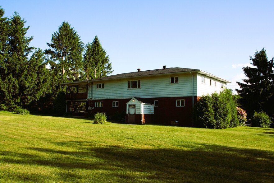 More Photos Of 208 Theatre Rd, Carrolltown Apartments For Sale