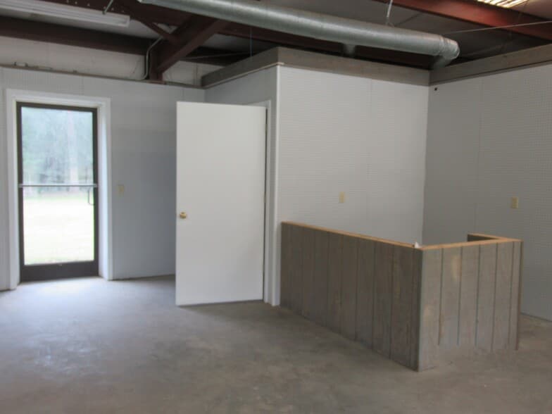 More Photos Of 220 SE Pike Rd, Sumter Garden Center For Lease