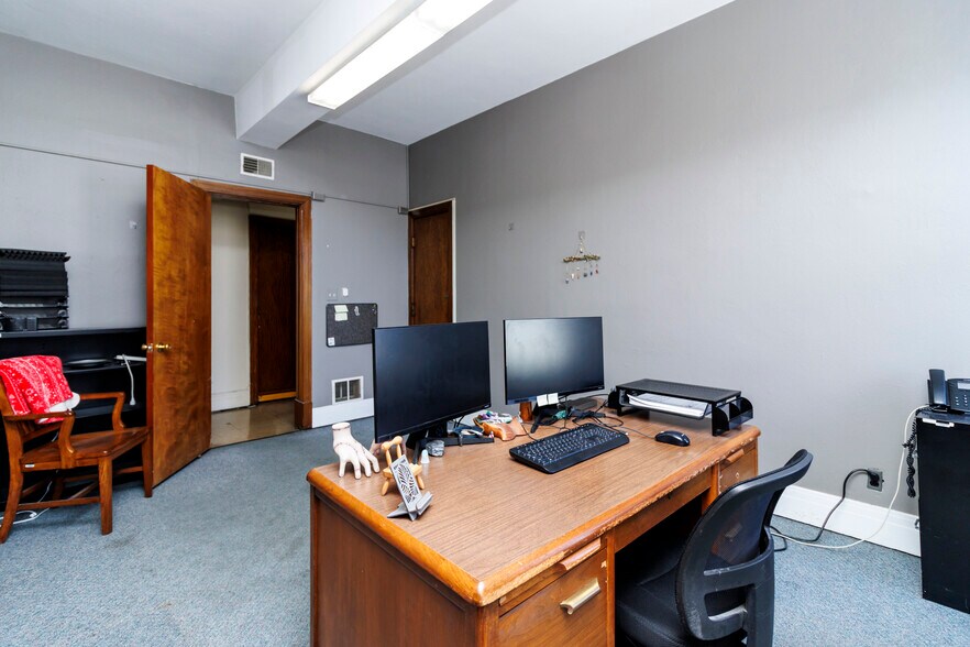 More Photos Of 1131 Broadway St, Buffalo Office For Sale