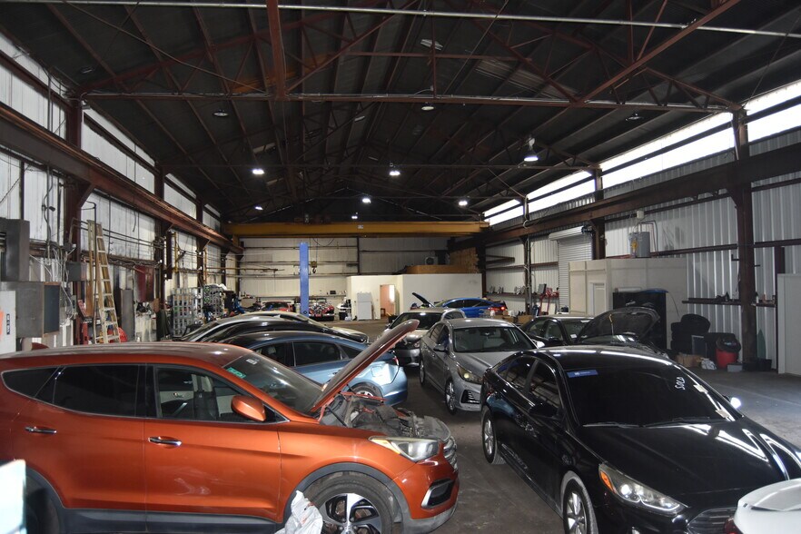More Photos Of 10 55th St S, Birmingham Manufacturing For Lease