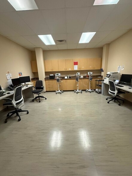More Photos Of 325 Pine St, Easton Office For Lease