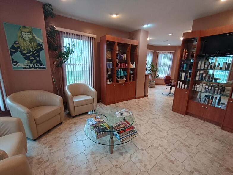 More Photos Of 25 Hamilton St, Saugus Storefront Retail Residential For Lease