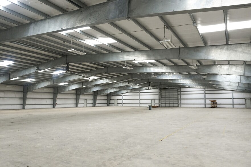 More Photos Of 4599 US Highway 77, Robstown Warehouse For Lease