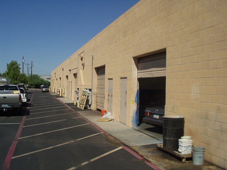 More Photos Of 15681 N Cave Creek Rd, Phoenix Warehouse For Lease