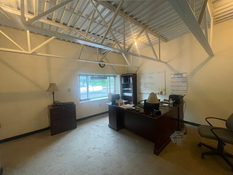 More Photos Of 5559 William Penn Hwy, Alexandria Warehouse For Sale