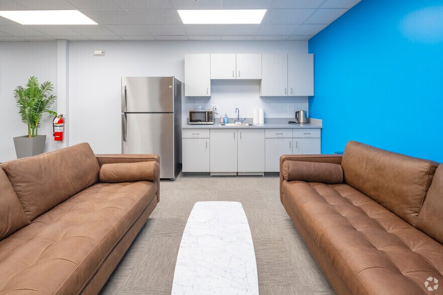 More Photos Of 10949 E Peakview Ave, Englewood Manufacturing For Lease