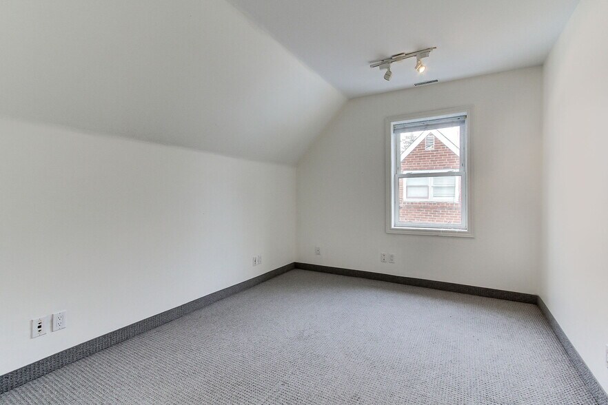 More Photos Of 187 Finch Ave W, Toronto Office Residential For Sale