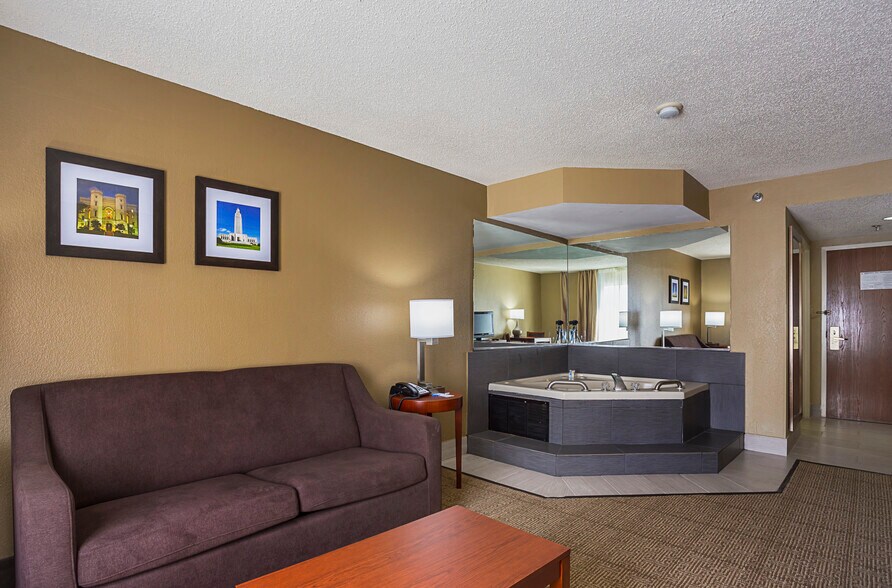 More Photos Of 4924 Constitution Ave, Baton Rouge Hotel For Sale