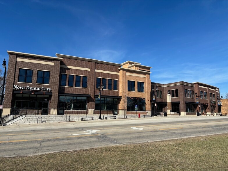 More Photos Of 440 E Hawley St, Mundelein Storefront Retail Office For Lease