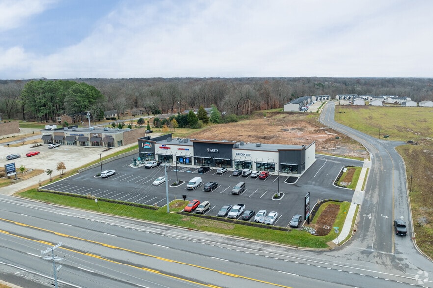 More Photos Of 1101 Meadowhill Lane, Clarksville Storefront Retail Office For Lease