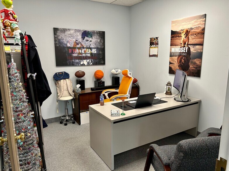 More Photos Of 2575 Ouellette Pl, Windsor Office For Lease