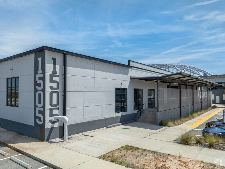 More Photos Of 1505 Dennis St, Jacksonville Coworking Space