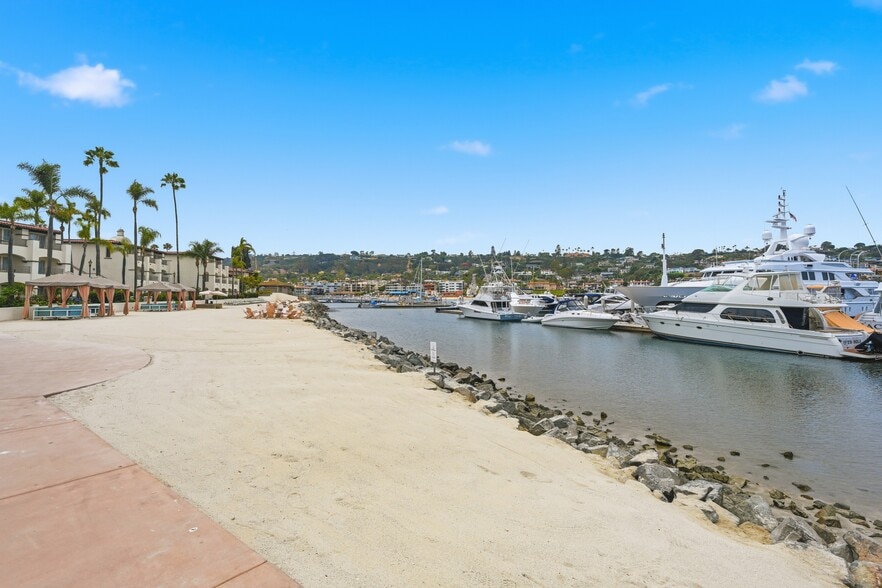 More Photos Of 1551 Shelter Island Dr, San Diego Hotel For Lease