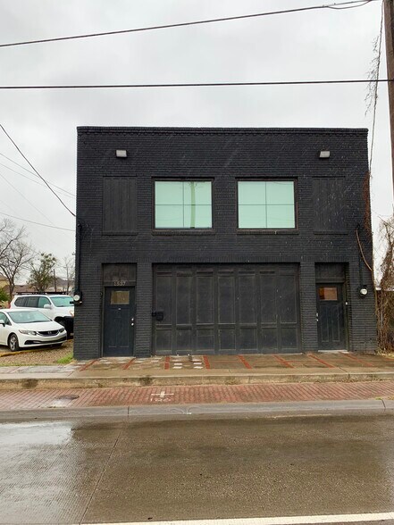 Primary Photo Of 1537 Singleton Blvd, Dallas Office For Lease