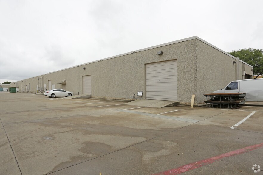More Photos Of 6012 Campus Circle Dr W, Irving Research And Development For Lease