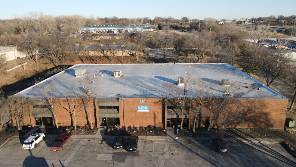 More Photos Of 3801 Delaware Ave, Des Moines Warehouse For Sale