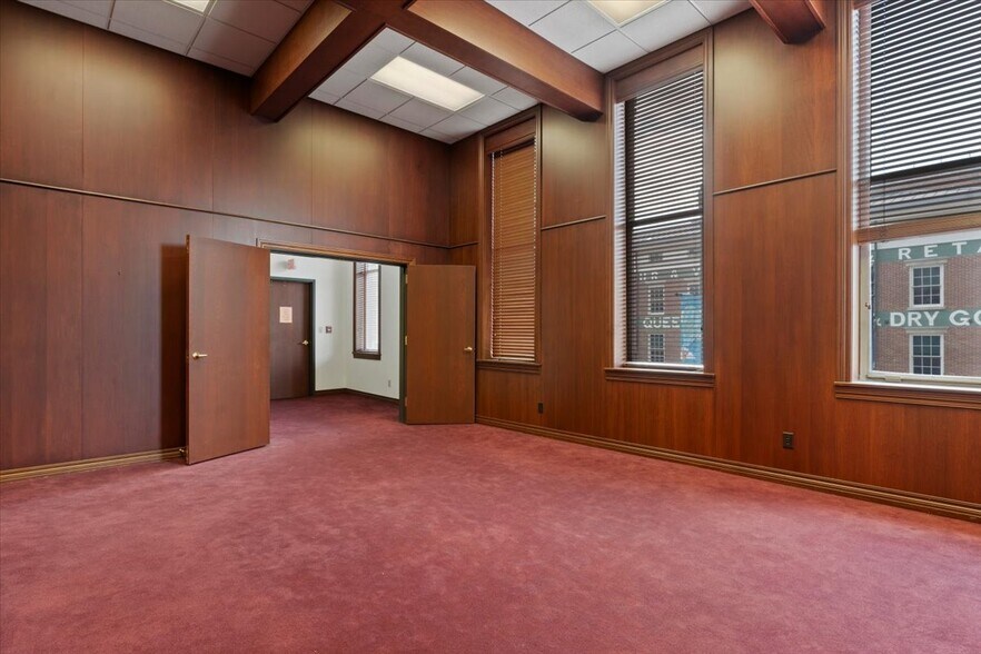 More Photos Of 200 S 6th St, Springfield Office For Sale