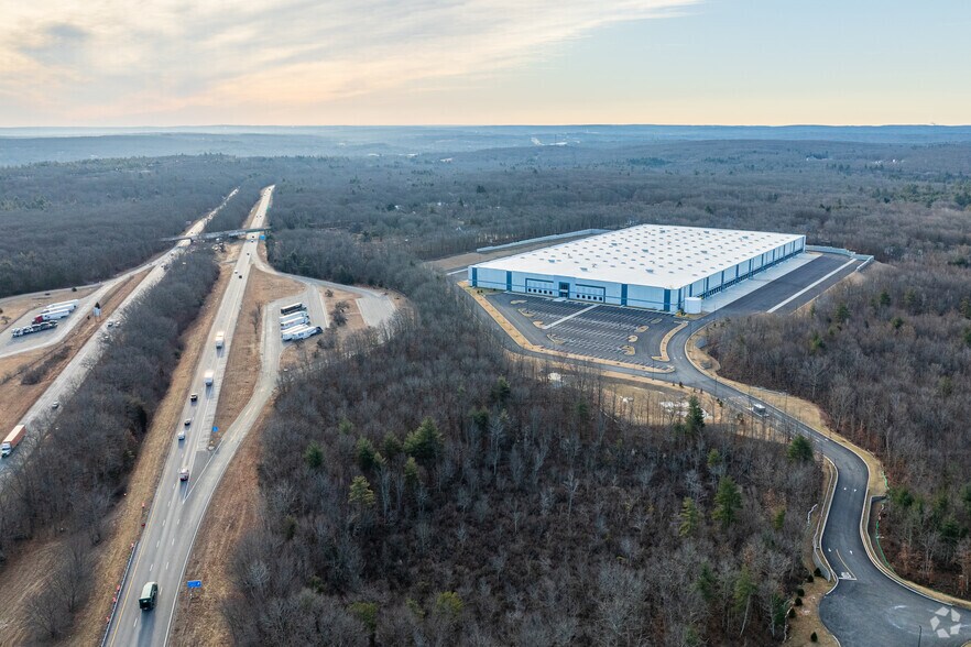 More Photos Of 139 Campanelli Dr, Uxbridge Distribution For Lease