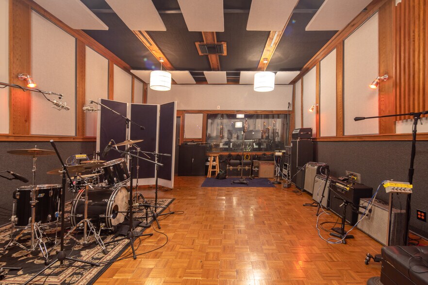 More Photos Of 1441 N McCadden Pl, Los Angeles Showroom For Sale