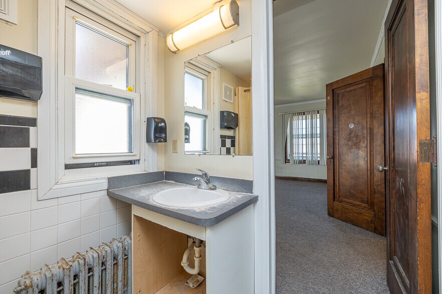 More Photos Of 10000 Granger Rd, Cleveland Assisted Living For Sale