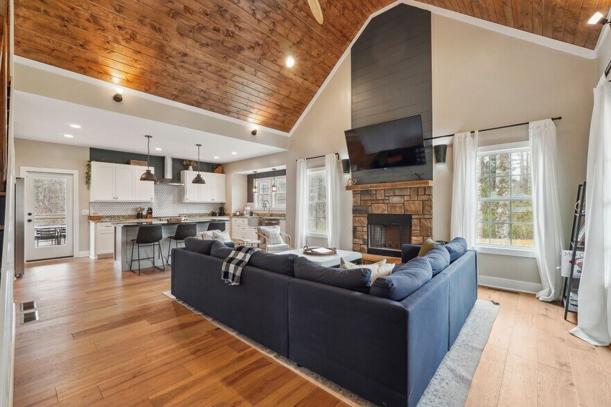 More Photos Of 1300 Preacher Campbell Rd, Clarkesville Multifamily For Sale