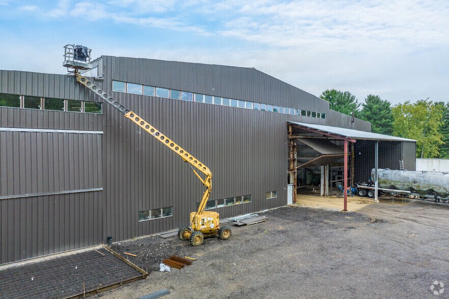 More Photos Of 5205 Cleveland Massillon Rd, Norton Manufacturing For Lease