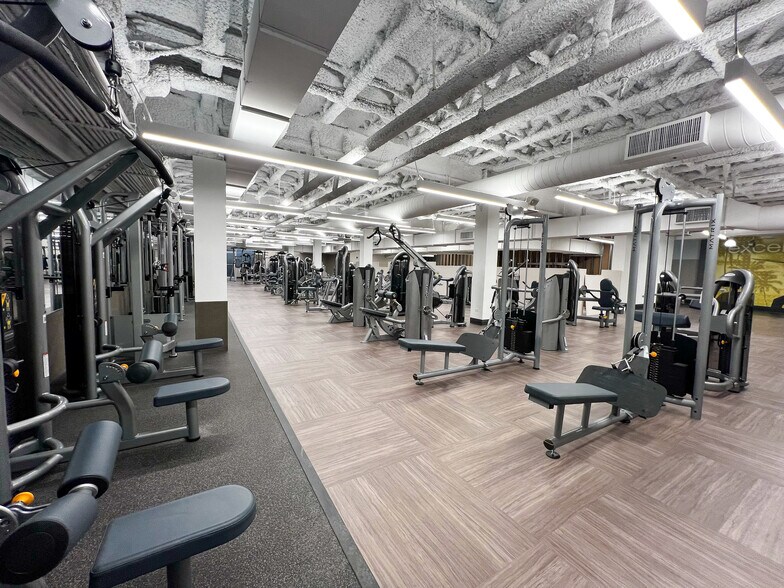 More Photos Of 5440 N Cumberland Ave, Chicago Office For Lease