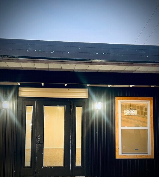 More Photos Of 1172 N Gaskill St, Huntsville Freestanding For Sale