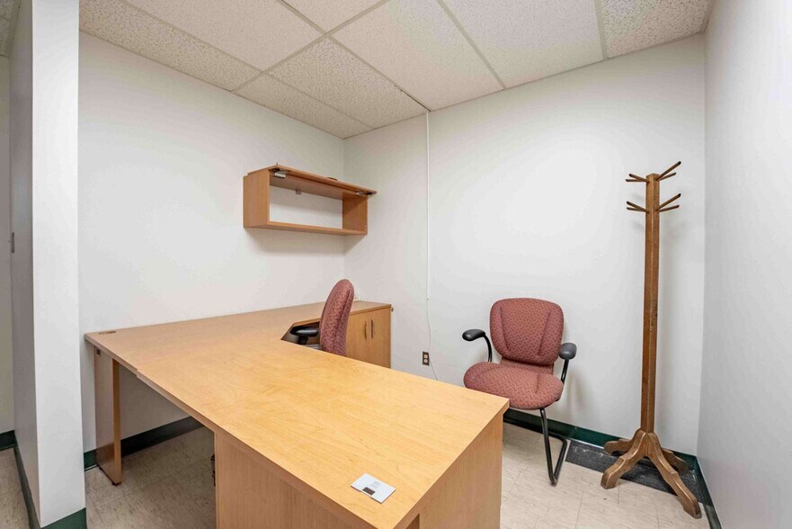 More Photos Of 29 Main St E, Chelmsford Office For Sale