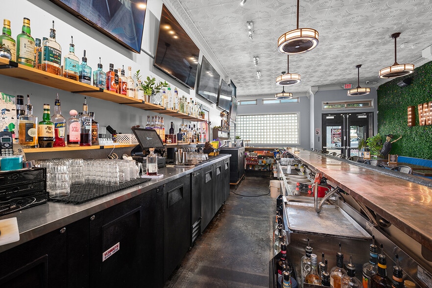 More Photos Of 4727 University Ave, San Diego Restaurant For Sale