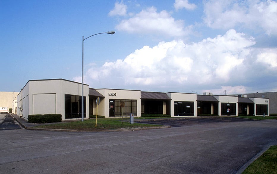 Primary Photo Of 3890 North Fwy, Houston Flex For Lease