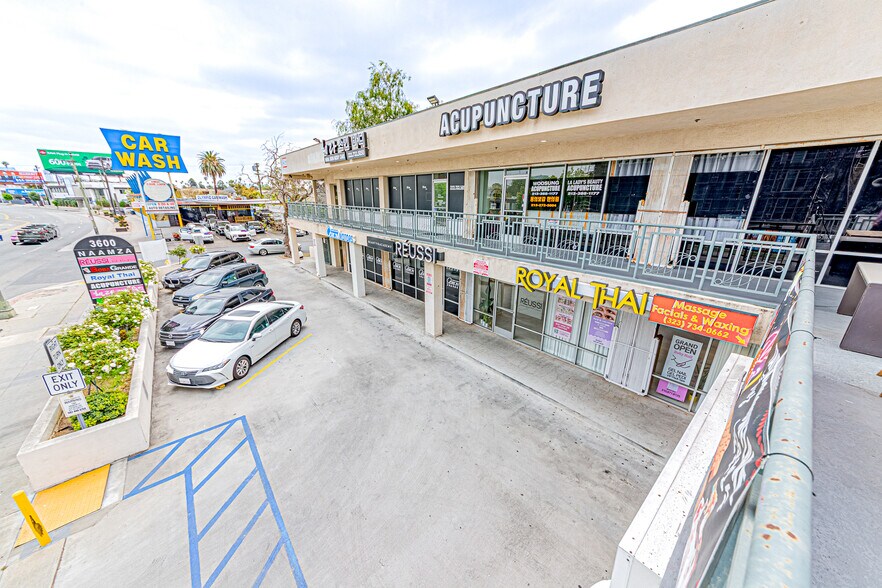 More Photos Of 3600 W Olympic Blvd, Los Angeles Storefront Retail Office For Lease