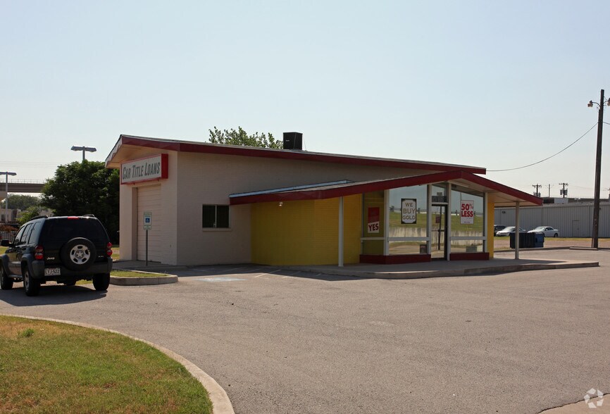 More Photos Of 1605 S Interstate 35E, Carrollton Freestanding For Lease
