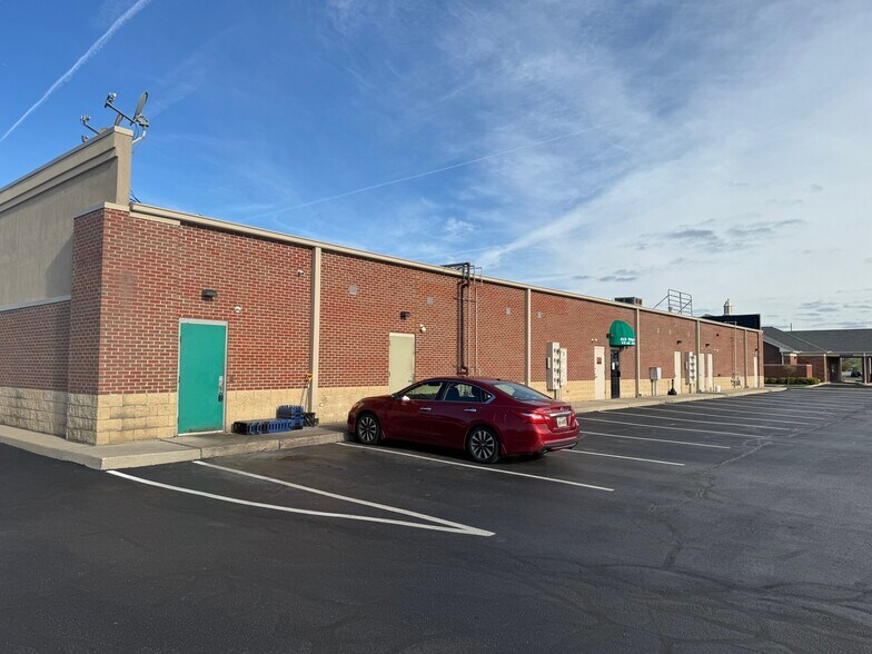 More Photos Of 1111-1216 N Main St, Bowling Green Unknown For Lease