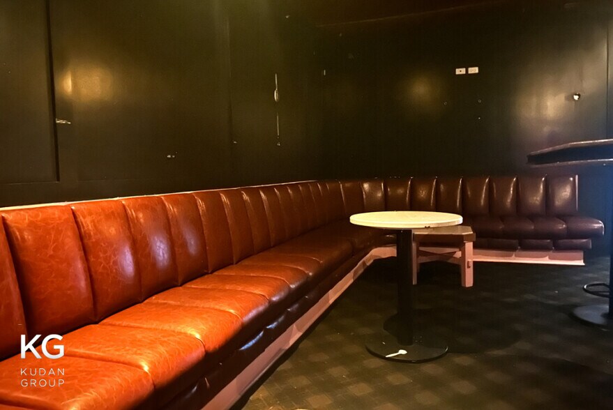 More Photos Of 324-326 W Chicago Ave, Chicago General Retail For Sale