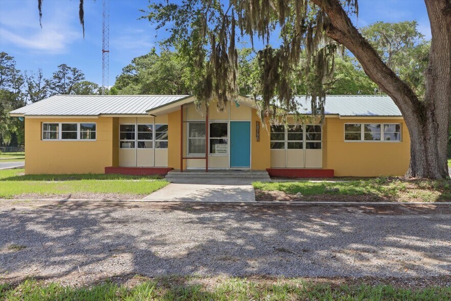 More Photos Of 18150 SE 72 Ave, Inglis Office For Sale