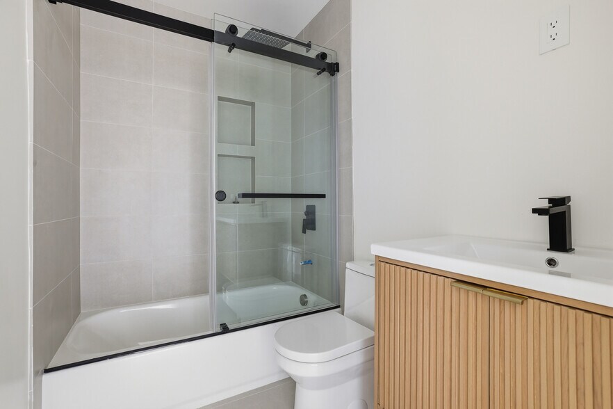 More Photos Of 13689 Garber St, Arleta Apartments For Sale