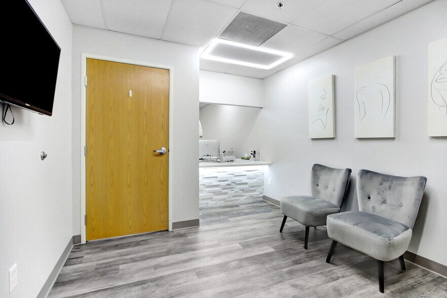 More Photos Of 9041 Magnolia Ave, Riverside Medical For Lease